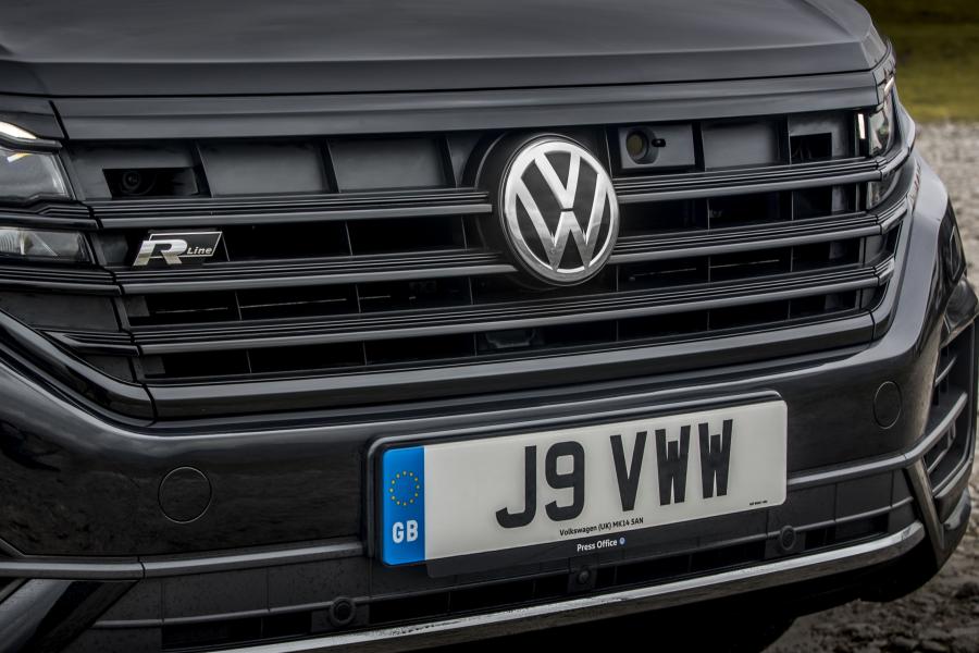 Детали экстерьера Volkswagen Touareg R-Line Black Edition 2019 года  (UK) (фото 11 из 24)